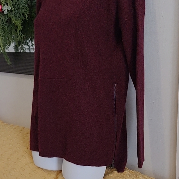 Cashmere Elegant Burgundy Sweater - Picture 2 of 7